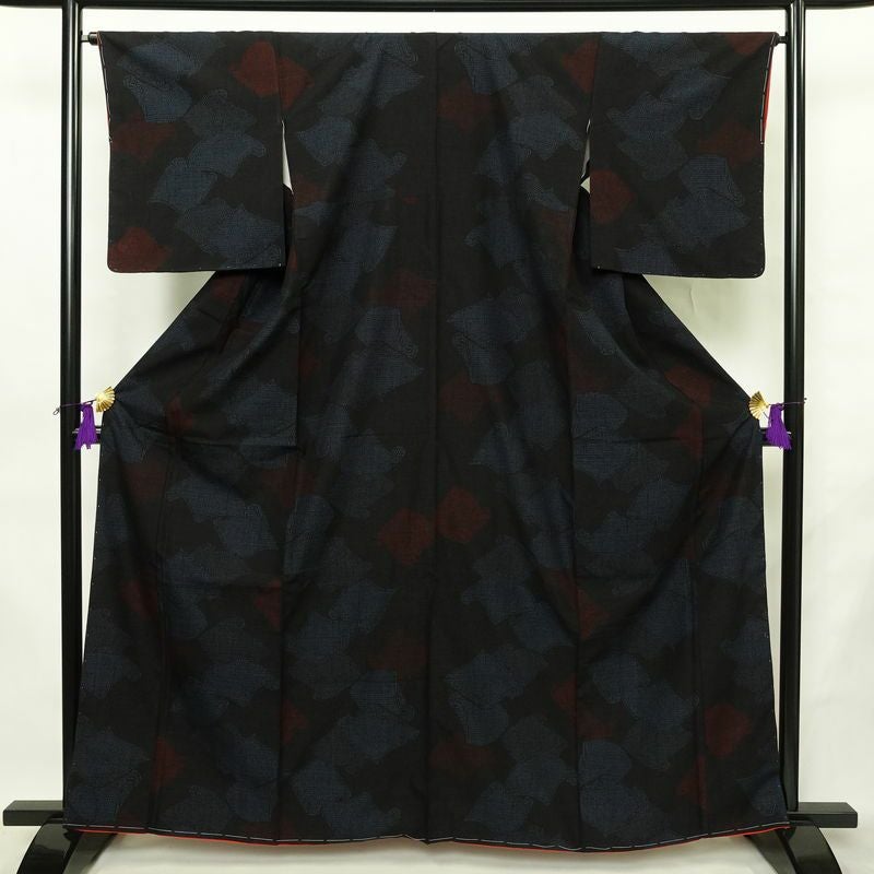 結城紬 紬 美品 はたおり娘 証紙あり しつけ糸付き 正絹 古典柄 袷仕立て 身丈163.5cm 裄丈65cm リサイクル着物 着物 黒_画像1