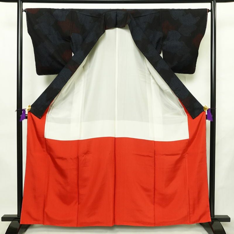 結城紬 紬 美品 はたおり娘 証紙あり しつけ糸付き 正絹 古典柄 袷仕立て 身丈163.5cm 裄丈65cm リサイクル着物 着物 黒_画像3