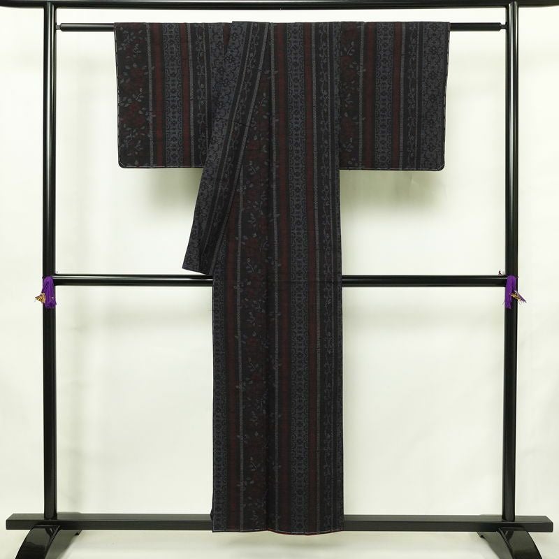 結城玉紬 紬 結城紬 良品 証紙あり 真綿手紡糸 しつけ糸付き 正絹 縞柄・線柄 袷仕立て 身丈153cm 裄丈63.5cm リサイクル着物 着物 青・紺_画像2