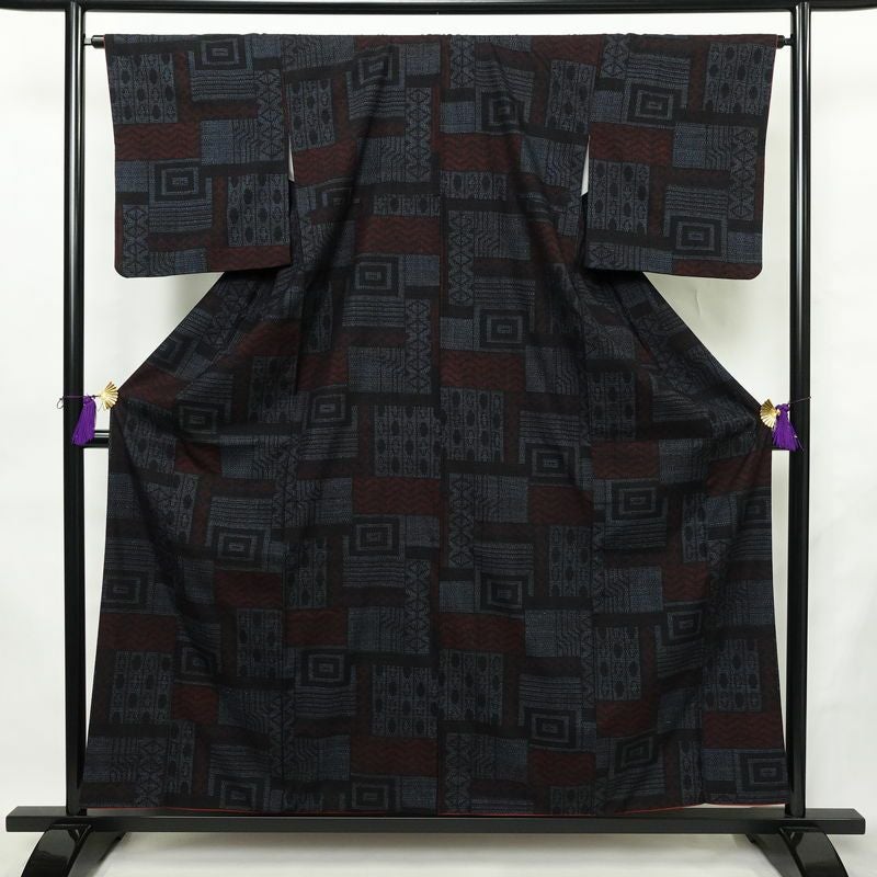 紬 正絹 幾何学柄・抽象柄 袷仕立て 身丈157.5cm 裄丈65cm リサイクル着物 着物 青・紺_画像1