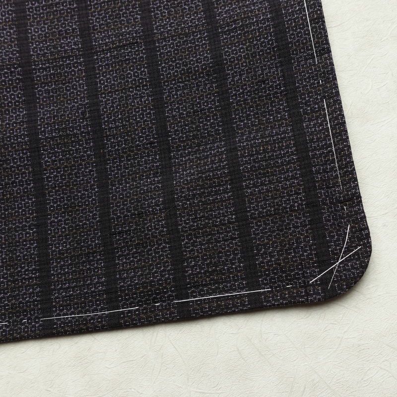 結城紬 紬 美品 証紙あり しつけ糸付き バチ衿仕立て 正絹 縞柄・線柄 袷仕立て 身丈156cm 裄丈63.5cm リサイクル着物 着物 紫・藤色_画像15