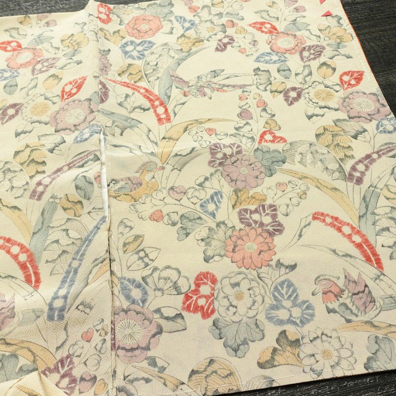 小紋 付下小紋 良品 しつけ糸付き 縮緬 正絹 花柄 袷仕立て 身丈158.5cm 裄丈64.5cm リサイクル着物 着物 ベージュ_画像13