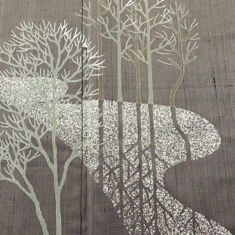 付け下げ 良品 落款入り しつけ糸付き 正絹 風景柄 袷仕立て 身丈155.5cm 裄丈63.5cm リサイクル着物 着物 洒落 紬地 茶_画像6