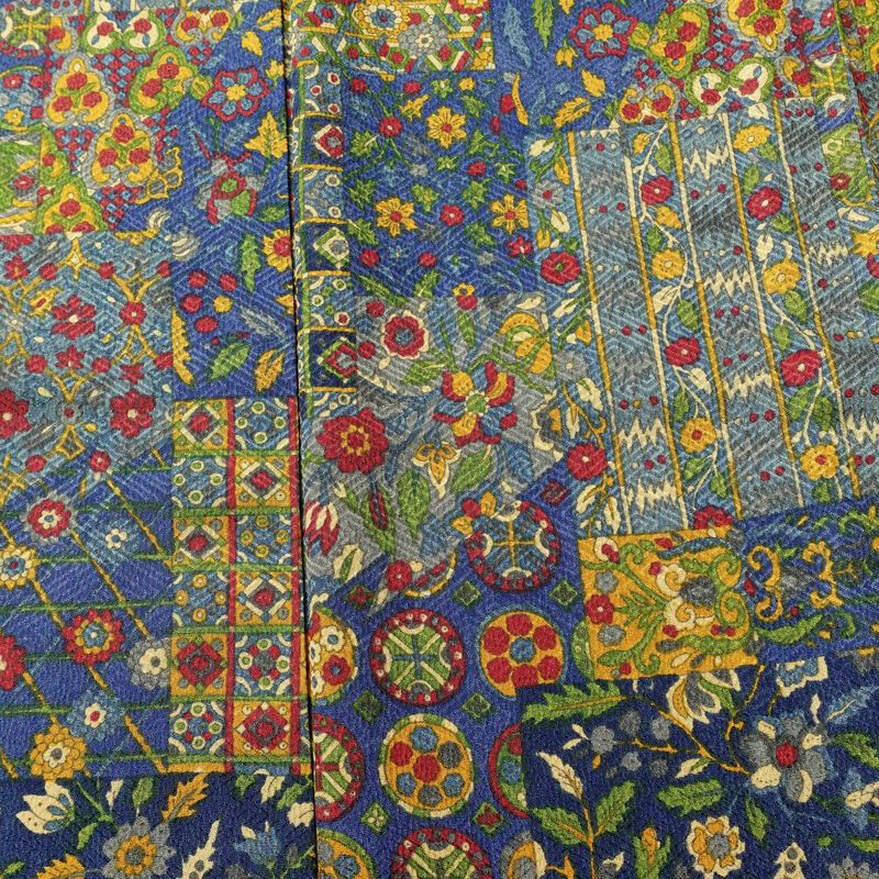 単衣 小紋 美品 しつけ糸付き バチ衿仕立て 正絹 幾何学柄・抽象柄 単衣仕立て 身丈157cm 裄丈62.5cm リサイクル着物 着物 モダン 青・紺_画像6