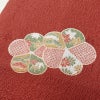 小紋 丹後ちりめん 嵯峨野 縮緬 飛び柄 正絹 花柄 袷仕立て 身丈163.5cm 裄丈65cm リサイクル着物 着物 モダン 小豆・エンジ_画像9