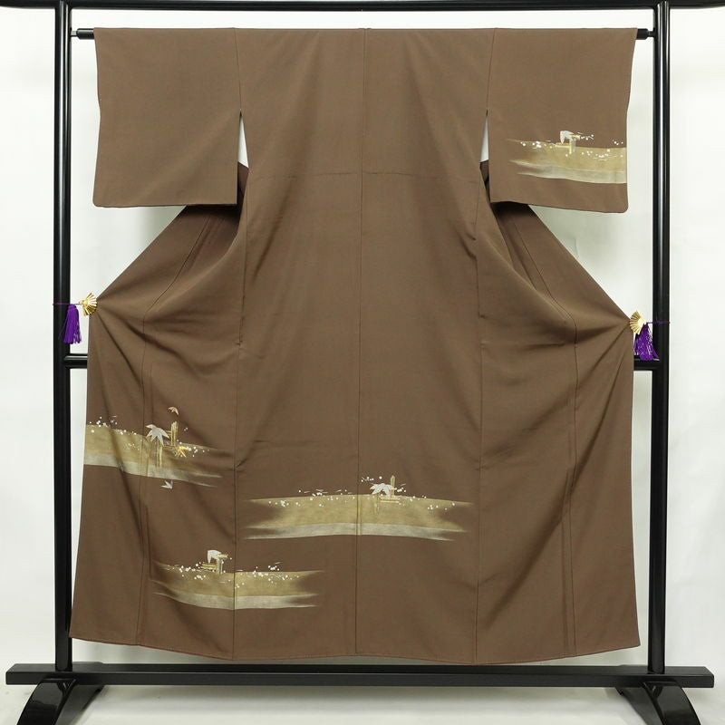 付け下げ 縮緬 金駒刺繍 正絹 木の葉・植物柄 袷仕立て 身丈153.5cm 裄丈63cm リサイクル着物 着物 箔 卒業式 フォーマル 茶_画像1