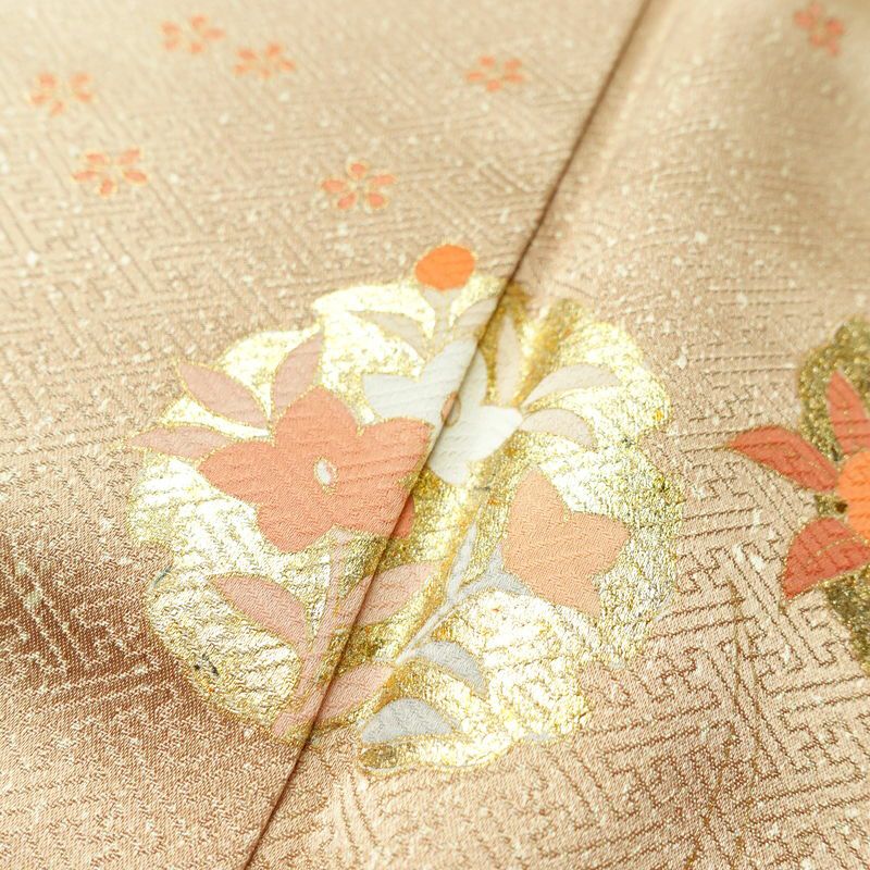 訪問着 良品 しつけ糸付き 綸子 正絹 木の葉・植物柄 袷仕立て 身丈163cm 裄丈67.5cm リサイクル着物 着物 箔 金彩 入学式 卒業式 七五三 お宮参り フォーマル 橙_画像7