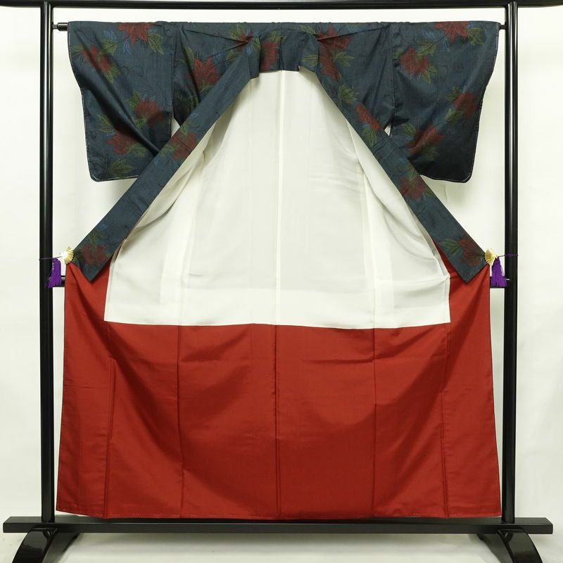 大島紬 良品 証紙なし しつけ糸付き 正絹 木の葉・植物柄 袷仕立て 身丈158.5cm 裄丈64.5cm リサイクル着物 着物 青・紺_画像3