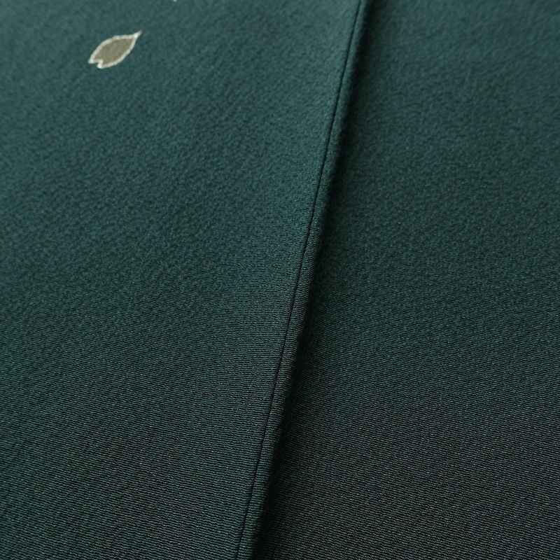 付け下げ 辻村寿三郎 ジュサブロー 美品 しつけ糸付き 縮緬 正絹 木の葉・植物柄 袷仕立て 身丈158cm 裄丈63cm リサイクル着物 着物 シンプル 緑・うぐいす色_画像10