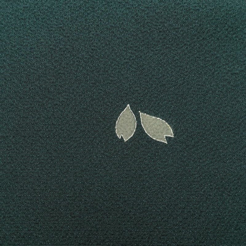 付け下げ 辻村寿三郎 ジュサブロー 美品 しつけ糸付き 縮緬 正絹 木の葉・植物柄 袷仕立て 身丈158cm 裄丈63cm リサイクル着物 着物 シンプル 緑・うぐいす色_画像12