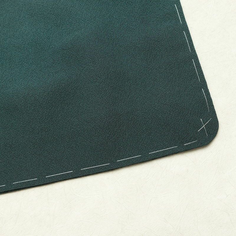 付け下げ 辻村寿三郎 ジュサブロー 美品 しつけ糸付き 縮緬 正絹 木の葉・植物柄 袷仕立て 身丈158cm 裄丈63cm リサイクル着物 着物 シンプル 緑・うぐいす色_画像16