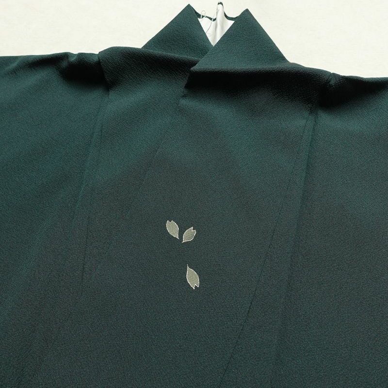 付け下げ 辻村寿三郎 ジュサブロー 美品 しつけ糸付き 縮緬 正絹 木の葉・植物柄 袷仕立て 身丈158cm 裄丈63cm リサイクル着物 着物 シンプル 緑・うぐいす色_画像17