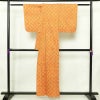 単衣 紬 美品 バチ衿仕立て 正絹 縞柄・線柄 単衣仕立て 身丈155cm 裄丈62.5cm リサイクル着物 一部しつけ糸付き 着物 橙_画像2