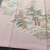 色留袖 美品 落款入り 縮緬 三つ紋付き 正絹 風景柄 袷仕立て 身丈163.5cm 裄丈66.5cm リサイクル着物 一部しつけ糸付き 着物 結婚式 パーティー フォーマル 松 ピンク_画像4