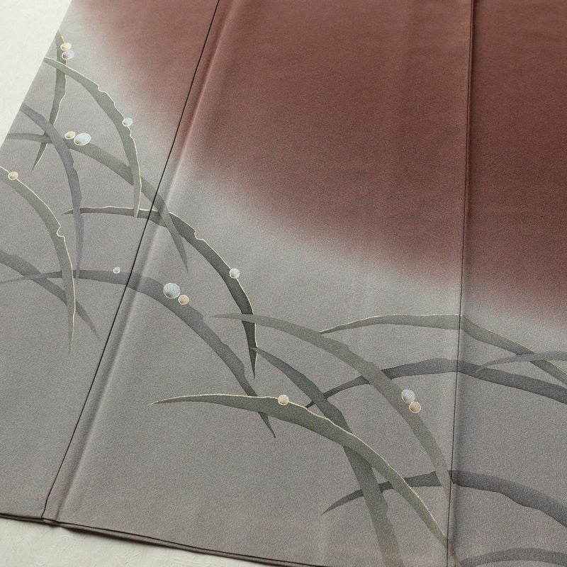 付け下げ 美品 縮緬 正絹 木の葉・植物柄 袷仕立て 身丈165cm 裄丈67cm リサイクル着物 着物 箔 共八掛 露芝 入学式 卒業式 七五三 お宮参り フォーマル 茶_画像4