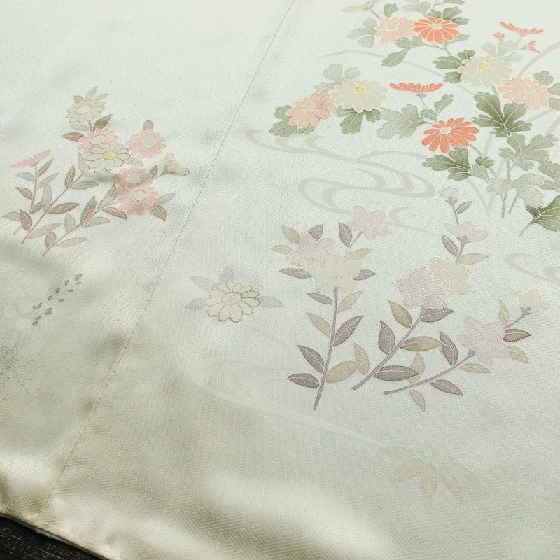 訪問着 しつけ糸付き 相良刺繍 綸子 正絹 花柄 袷仕立て 身丈164cm 裄丈65cm リサイクル着物 着物 箔 金彩 入学式 卒業式 結婚式 七五三 お宮参り フォーマル 菊 緑・うぐいす色_画像12