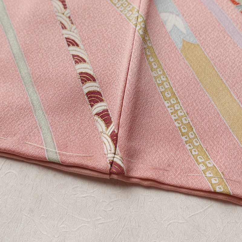 付け下げ 美品 しつけ糸付き 正絹 古典柄 袷仕立て 身丈156cm 裄丈63cm リサイクル着物 着物 箔 金彩 入学式 七五三 お宮参り フォーマル ピンク_画像12