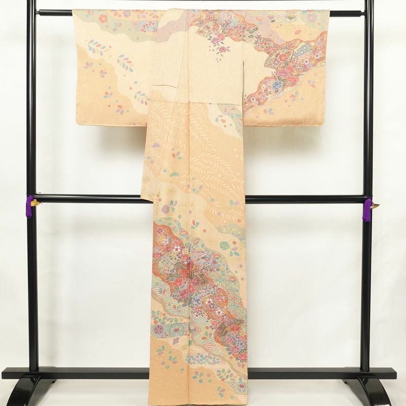 訪問着 美品 ふくれ織 正絹 古典柄 袷仕立て 身丈161cm 裄丈67cm リサイクル着物 一部しつけ糸付き 着物 箔 入学式 卒業式 七五三 お宮参り フォーマル ベージュ_画像2