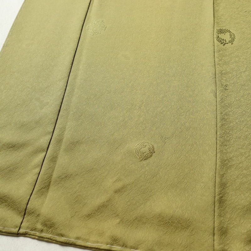 色無地 良品 しつけ糸付き 一つ紋付き 正絹 木の葉・植物柄 袷仕立て 身丈166.5cm 裄丈68.5cm リサイクル着物 着物 お茶会 フォーマル 黄・黄土色_画像4