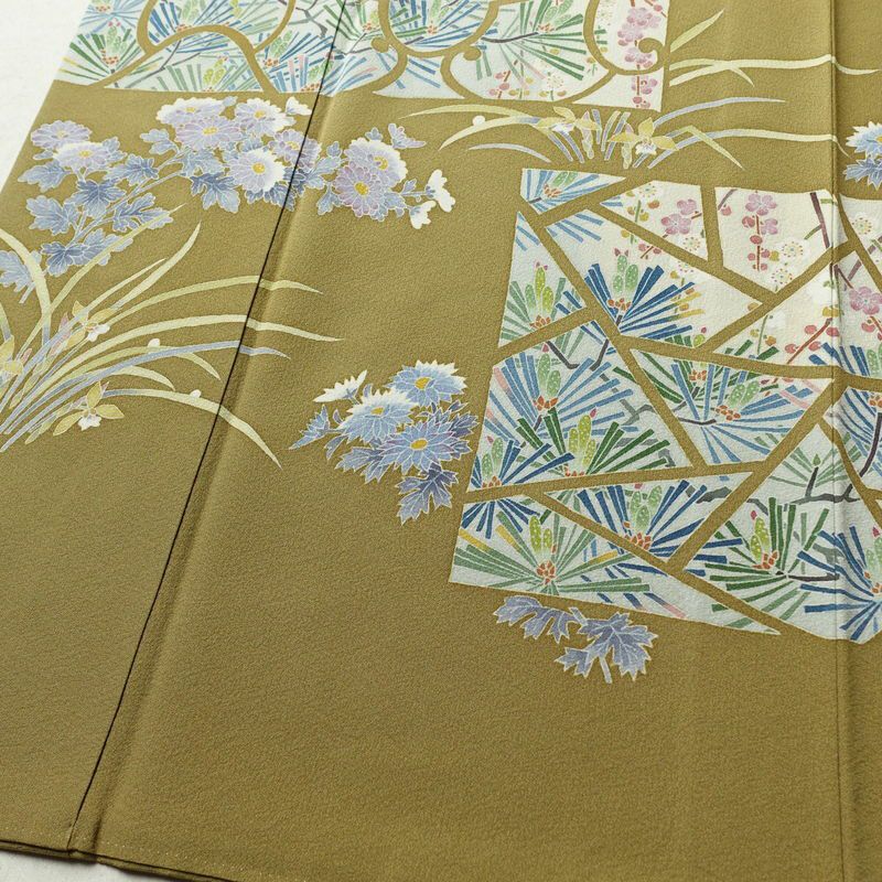 色留袖 良品 落款入り 縮緬 一つ紋付き 正絹 木の葉・植物柄 袷仕立て 身丈165.5cm 裄丈67.5cm リサイクル着物 着物 共八掛 結婚式 黄・黄土色_画像4