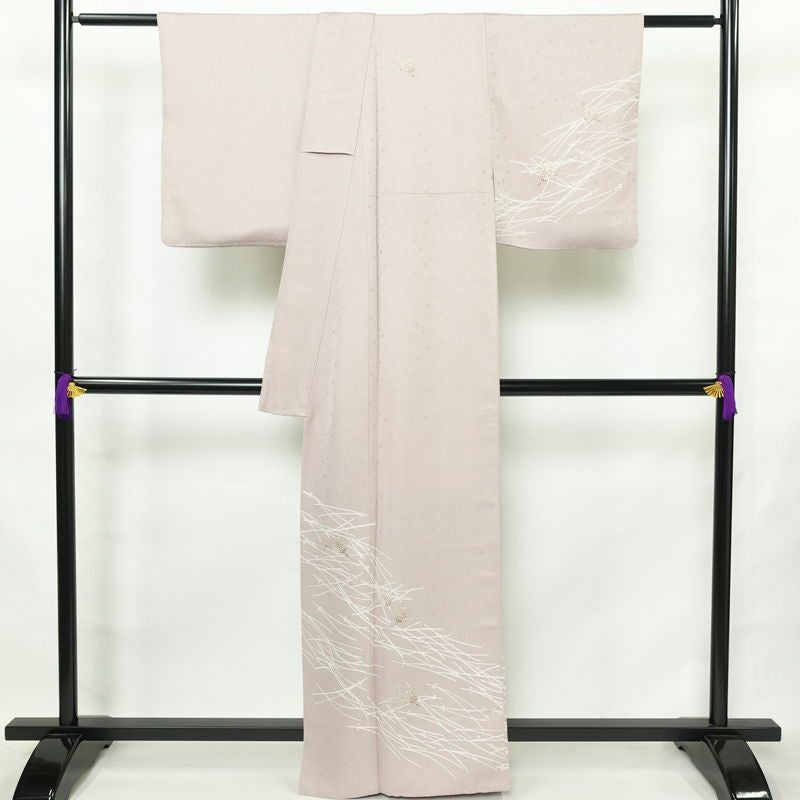 付け下げ 良品 一つ紋付き 正絹 木の葉・植物柄 袷仕立て 身丈161cm 裄丈67cm リサイクル着物 着物 箔 入学式 卒業式 七五三 お宮参り フォーマル 上品 松葉 松ぼっくり 紫・藤色_画像2