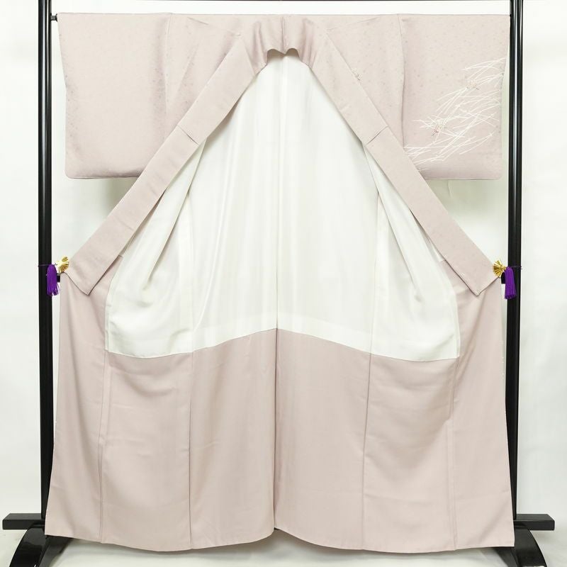 付け下げ 良品 一つ紋付き 正絹 木の葉・植物柄 袷仕立て 身丈161cm 裄丈67cm リサイクル着物 着物 箔 入学式 卒業式 七五三 お宮参り フォーマル 上品 松葉 松ぼっくり 紫・藤色_画像3