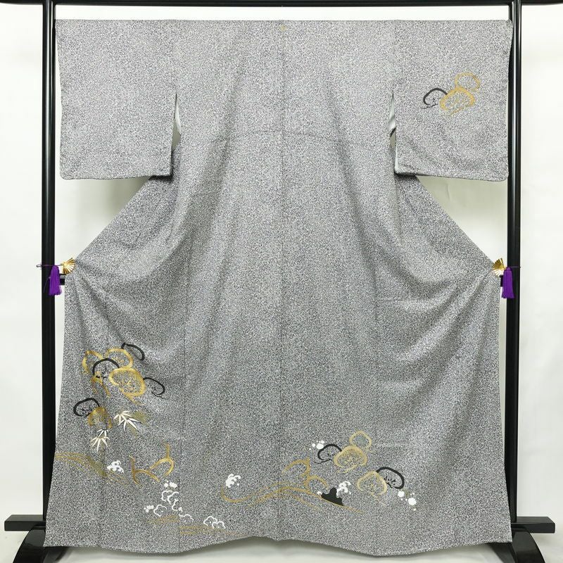 付け下げ 良品 しつけ糸付き 金駒刺繍 一つ紋付き 正絹 木の葉・植物柄 袷仕立て 身丈163.5cm 裄丈68.5cm リサイクル着物 着物 箔 共八掛 グレー_画像1