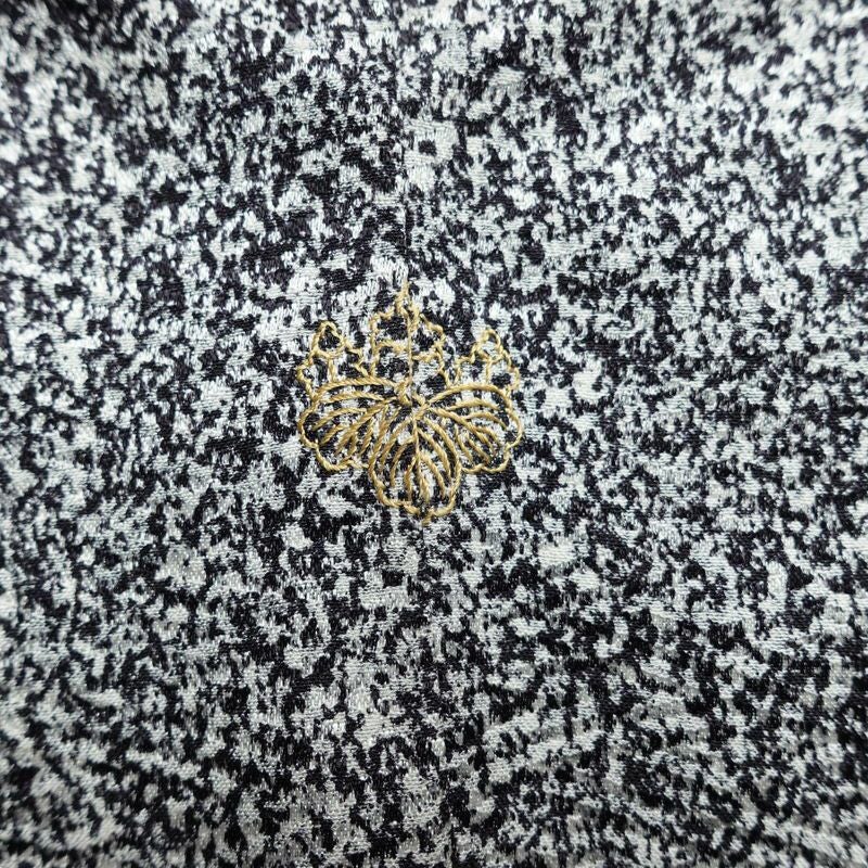 付け下げ 良品 しつけ糸付き 金駒刺繍 一つ紋付き 正絹 木の葉・植物柄 袷仕立て 身丈163.5cm 裄丈68.5cm リサイクル着物 着物 箔 共八掛 グレー_画像13