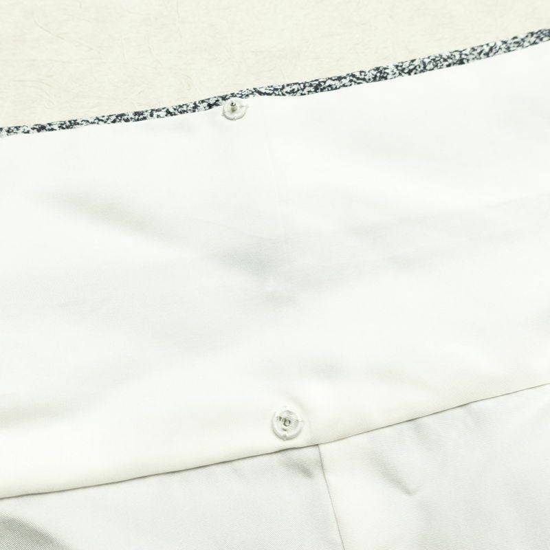 付け下げ 良品 しつけ糸付き 金駒刺繍 一つ紋付き 正絹 木の葉・植物柄 袷仕立て 身丈163.5cm 裄丈68.5cm リサイクル着物 着物 箔 共八掛 グレー_画像20