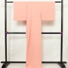 色無地 美品 しつけ糸付き 縮緬 一つ紋付き 正絹 無地 袷仕立て 身丈165.5cm 裄丈66.5cm リサイクル着物 着物 お茶会 フォーマル シンプル ピンク_画像2