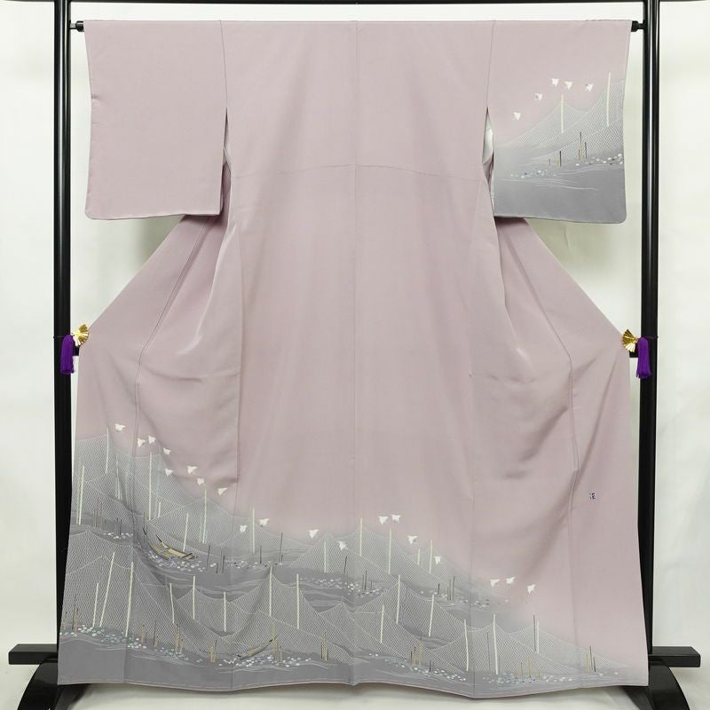 訪問着 美品 落款入り しつけ糸付き 正絹 風景柄 袷仕立て 身丈163.5cm 裄丈65cm リサイクル着物 着物 共八掛 入学式 卒業式 結婚式 七五三 お宮参り フォーマル 千鳥 紫・藤色_画像1