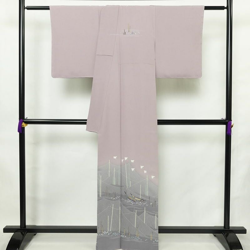 訪問着 美品 落款入り しつけ糸付き 正絹 風景柄 袷仕立て 身丈163.5cm 裄丈65cm リサイクル着物 着物 共八掛 入学式 卒業式 結婚式 七五三 お宮参り フォーマル 千鳥 紫・藤色_画像2