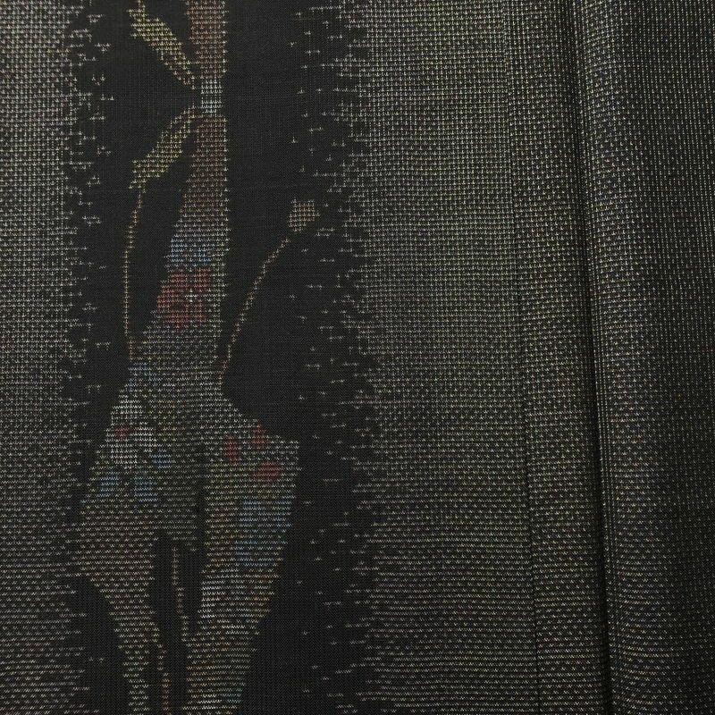 大島紬 古代染色 純泥染 美品 証紙あり しつけ糸付き 正絹 幾何学柄・抽象柄 袷仕立て 身丈163cm 裄丈69.5cm リサイクル着物 着物 未使用品 緑・うぐいす色_画像7