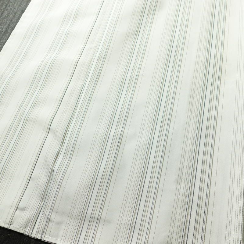 大島紬 おごじょ縞 美品 証紙あり しつけ糸付き 正絹 縞柄・線柄 袷仕立て 身丈169cm 裄丈68.5cm リサイクル着物 着物 未使用品 シンプル おしゃれ 白_画像4