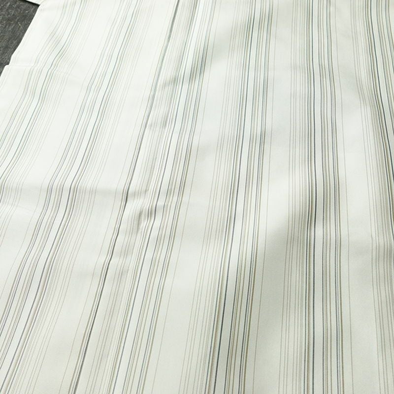 大島紬 おごじょ縞 美品 証紙あり しつけ糸付き 正絹 縞柄・線柄 袷仕立て 身丈169cm 裄丈68.5cm リサイクル着物 着物 未使用品 シンプル おしゃれ 白_画像5