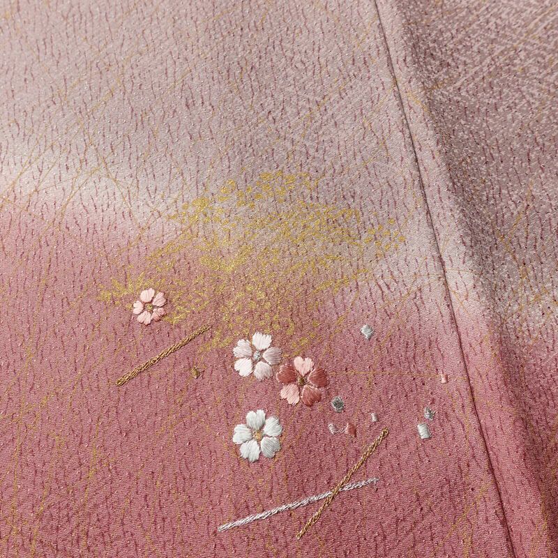 付け下げ 美品 正絹 花柄 袷仕立て 身丈157.5cm 裄丈63cm リサイクル着物 一部しつけ糸付き 着物 刺繍 箔 金彩 入学式 卒業式 七五三 お宮参り フォーマル ピンク_画像10