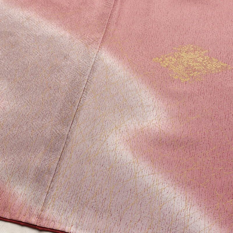 付け下げ 美品 正絹 花柄 袷仕立て 身丈157.5cm 裄丈63cm リサイクル着物 一部しつけ糸付き 着物 刺繍 箔 金彩 入学式 卒業式 七五三 お宮参り フォーマル ピンク_画像12