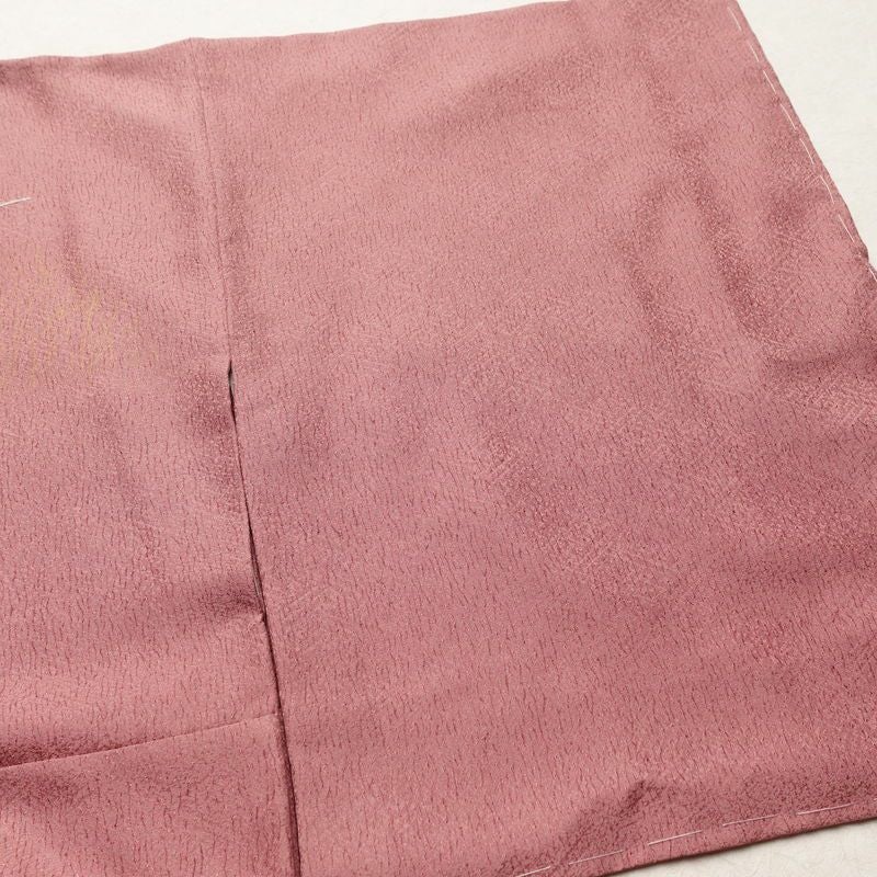 付け下げ 美品 正絹 花柄 袷仕立て 身丈157.5cm 裄丈63cm リサイクル着物 一部しつけ糸付き 着物 刺繍 箔 金彩 入学式 卒業式 七五三 お宮参り フォーマル ピンク_画像14