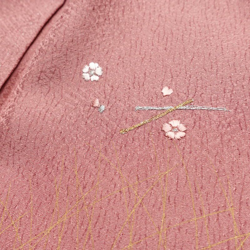 付け下げ 美品 正絹 花柄 袷仕立て 身丈157.5cm 裄丈63cm リサイクル着物 一部しつけ糸付き 着物 刺繍 箔 金彩 入学式 卒業式 七五三 お宮参り フォーマル ピンク_画像18