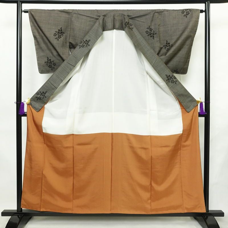 大島紬 美品 しつけ糸付き 正絹 花柄 袷仕立て 身丈159cm 裄丈63.5cm リサイクル着物 着物 未使用品 茶_画像3