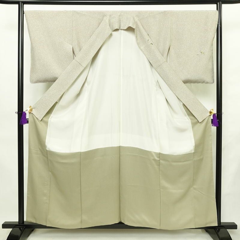 訪問着 美品 しつけ糸付き 正絹 木の葉・植物柄 袷仕立て 身丈157.5cm 裄丈68cm リサイクル着物 着物 刺繍 箔 未使用品 入学式 卒業式 七五三 お宮参り フォーマル 上品 グレージュ ベージュ_画像3