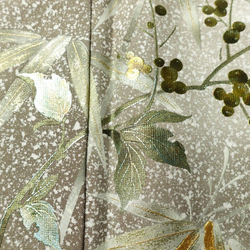 訪問着 美品 しつけ糸付き 正絹 木の葉・植物柄 袷仕立て 身丈157.5cm 裄丈68cm リサイクル着物 着物 刺繍 箔 未使用品 入学式 卒業式 七五三 お宮参り フォーマル 上品 グレージュ ベージュ_画像7