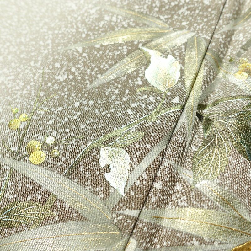 訪問着 美品 しつけ糸付き 正絹 木の葉・植物柄 袷仕立て 身丈157.5cm 裄丈68cm リサイクル着物 着物 刺繍 箔 未使用品 入学式 卒業式 七五三 お宮参り フォーマル 上品 グレージュ ベージュ_画像9