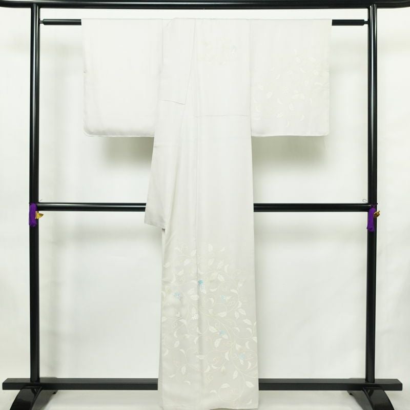 付け下げ 美品 しつけ糸付き 正絹 木の葉・植物柄 袷仕立て 身丈159.5cm 裄丈65cm リサイクル着物 着物 刺繍 箔 入学式 卒業式 七五三 お宮参り フォーマル 上品 紫・藤色_画像2