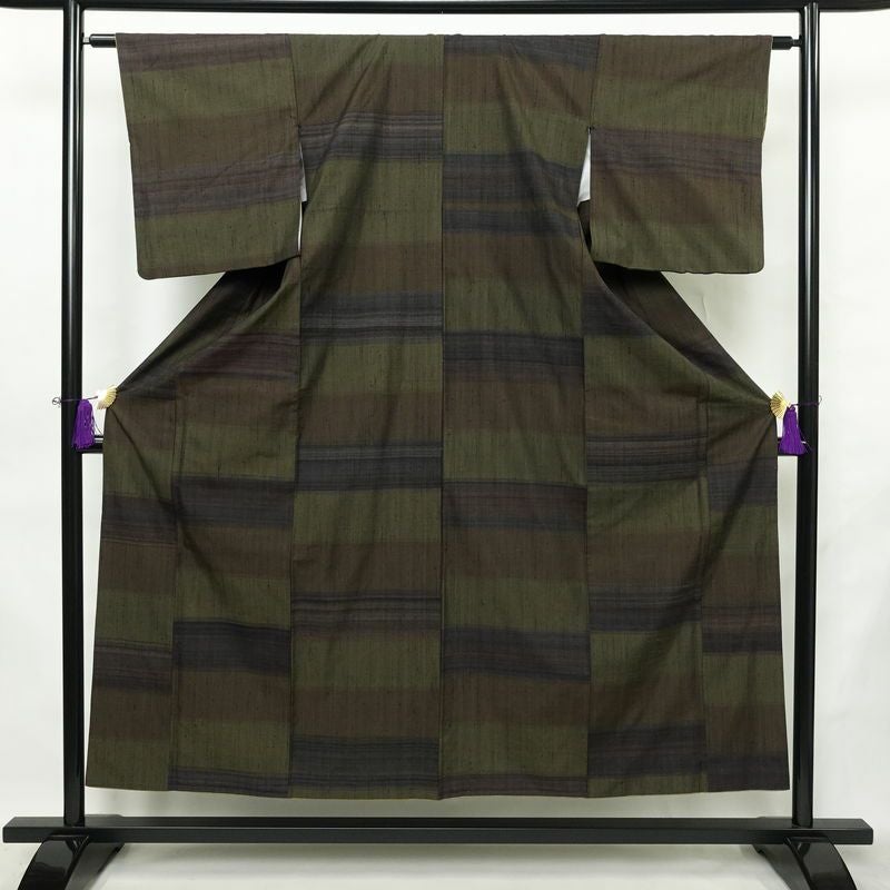 紬 正絹 縞柄・線柄 袷仕立て 身丈152.5cm 裄丈62cm リサイクル着物 着物 モダン 緑・うぐいす色_画像1