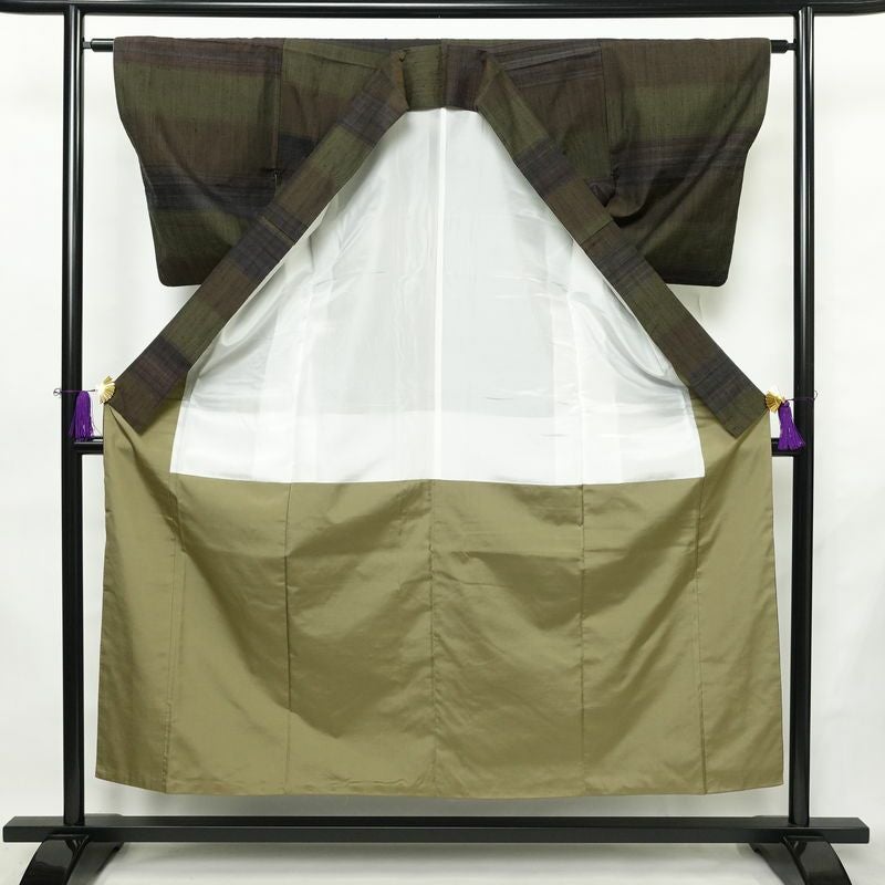 紬 正絹 縞柄・線柄 袷仕立て 身丈152.5cm 裄丈62cm リサイクル着物 着物 モダン 緑・うぐいす色_画像3