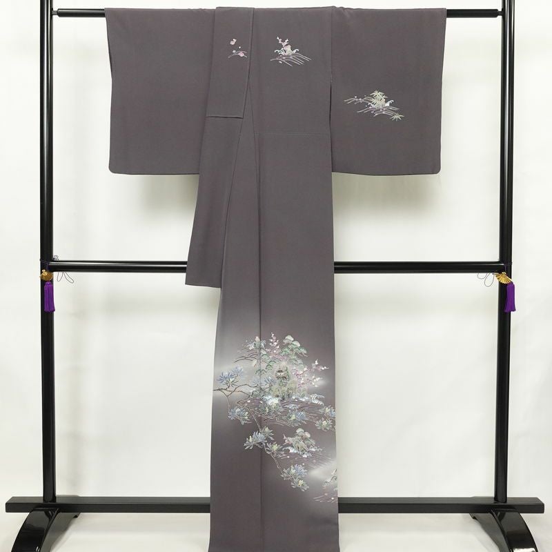 訪問着 岡本幸治 加賀友禅 良品 落款入り 縮緬 正絹 風景柄 袷仕立て 身丈164.5cm 裄丈67cm リサイクル着物 着物 共八掛 入学式 卒業式 七五三 お宮参り フォーマル 紫・藤色_画像2