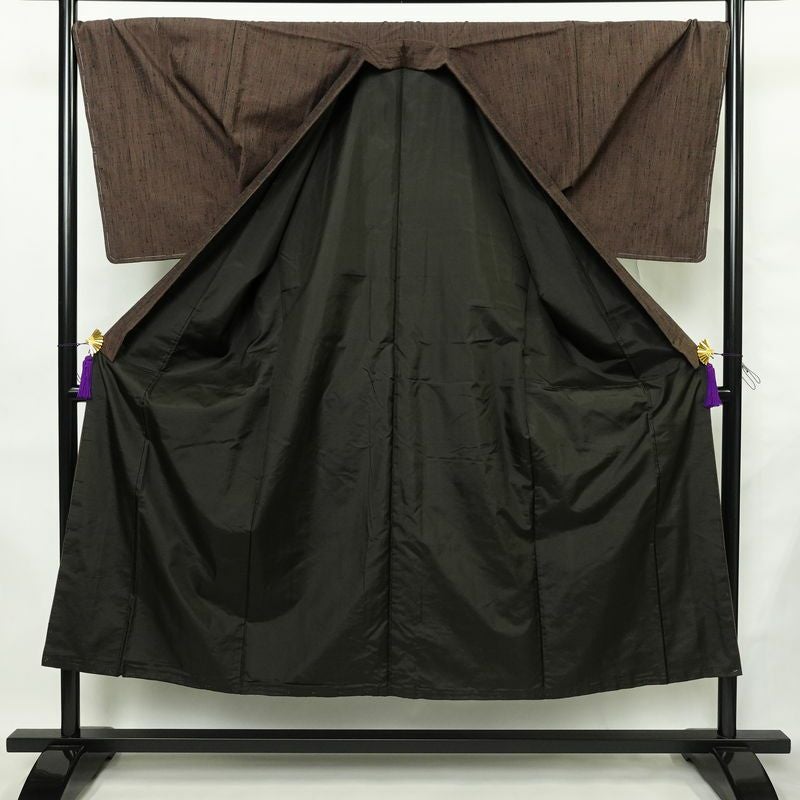 男性用 紬アンサンブル セット 着物 羽織 良品 しつけ糸付き アンサンブル 正絹 無地 袷仕立て 身丈148cm 裄丈71cm リサイクル着物 着物 金彩 茶_画像2