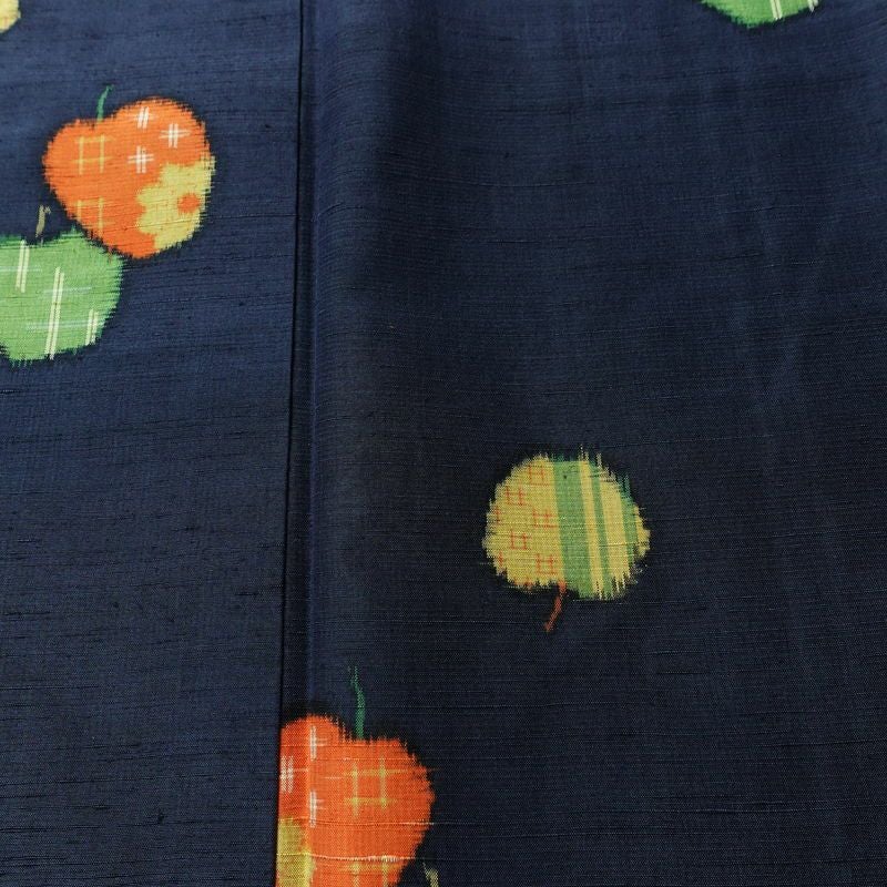 紬 正絹 その他の柄 袷仕立て 身丈153cm 裄丈63cm リサイクル着物 着物 りんご 林檎 青・紺_画像6