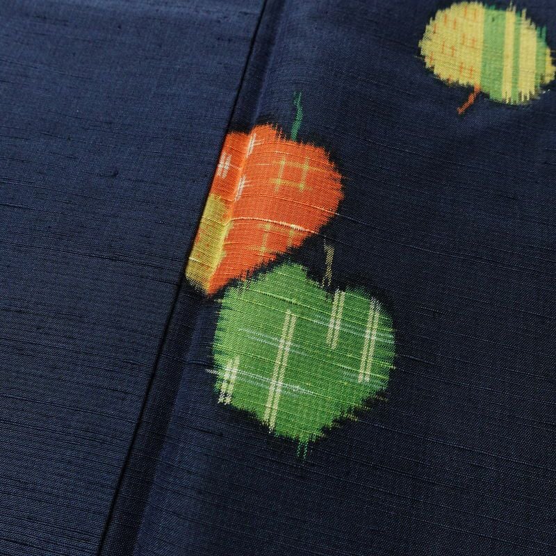 紬 正絹 その他の柄 袷仕立て 身丈153cm 裄丈63cm リサイクル着物 着物 りんご 林檎 青・紺_画像7